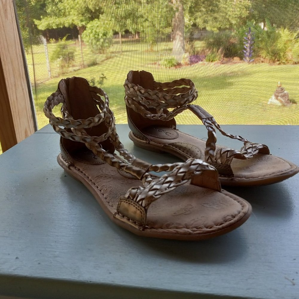 Sandles